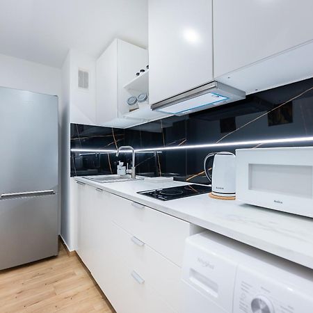 Mgr Pokoje W Samym Centrum Warszawy By Metro Rondo Onz - Super Bed Year23 Warsaw Exterior photo